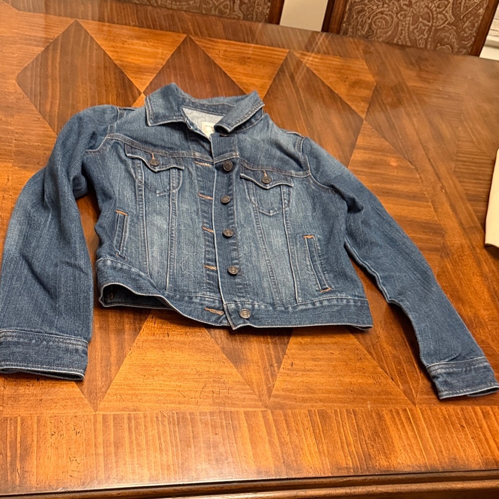 Old Navy Blue Denim Jacket Women’s size Medium